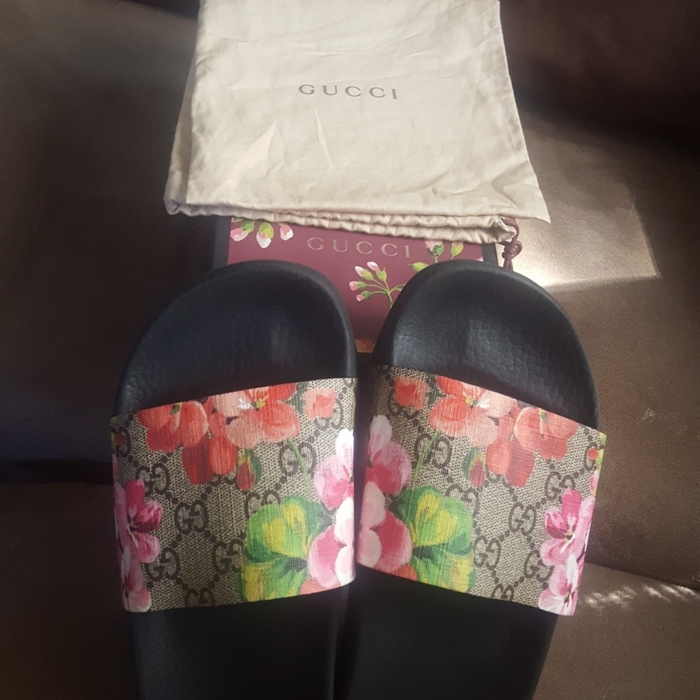 GUCCI AUTHENTIC Bloom slides